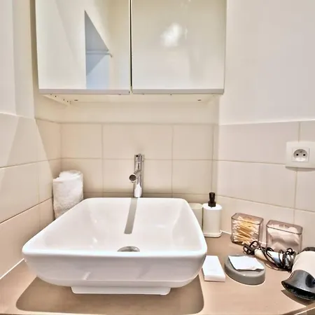 1 Bedroom Only 15 Min Walk To The Louvre