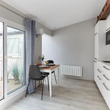 St Germain Des Pres With Balcony - Cityapartmentstay * Paris