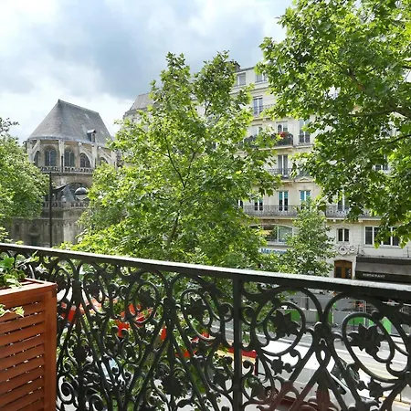 Apartment Center Of By Prestige Paris