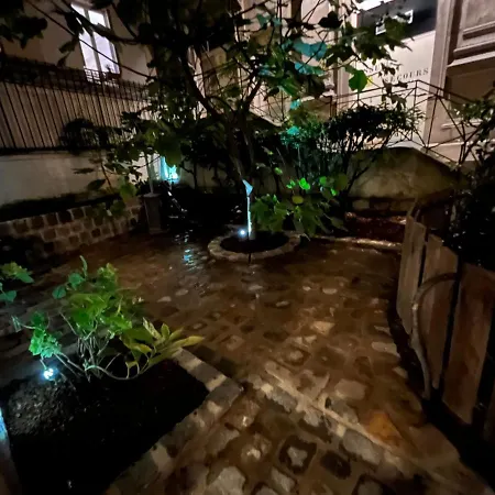 Appartement Exclusif Quartier Latin Avec Jardin, Charme Fou !