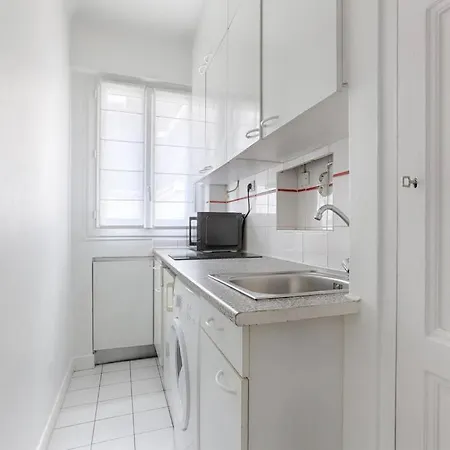 Matignon Saint-honore : Magnifique 1br Paryż