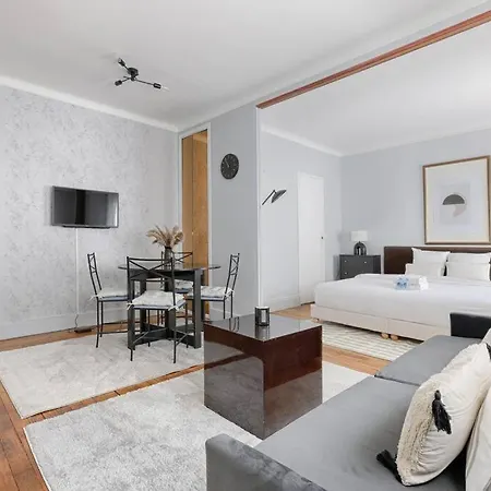 Matignon Saint-honore : Magnifique 1br Apartament Paryż