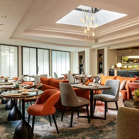 Etoile Maillot Hotel