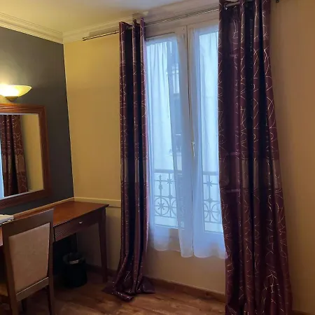 121 Hotel Paříž