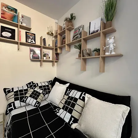 21a Marechal Foch Avenue Champs-elysees Paris