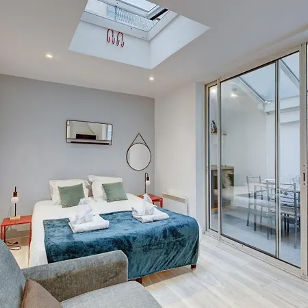 244 Saint Dominique - Superb