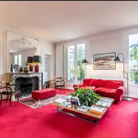 4 Bedroom Luxury Eiffel Tower *