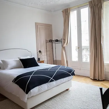 4 Bedroom Luxury Eiffel Tower Apartment Paris