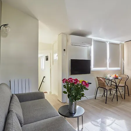 Center Of By Prestige * Parigi