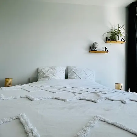 Séjour chez l'habitant 2 Private Bedrooms, Montparnasse Station *