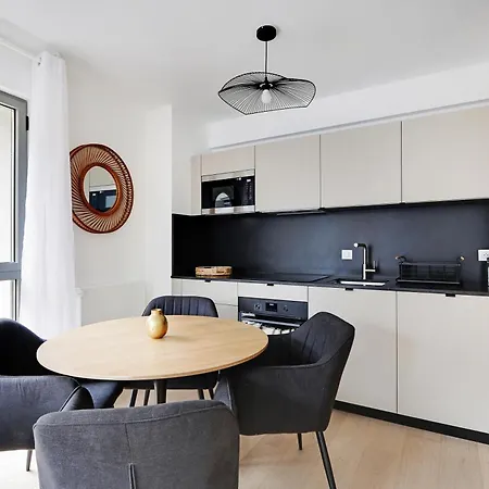 Pick A Flat's In Montmartre - Rue Ordener