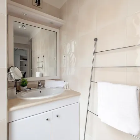 Charming 4 Guests At Galeries Lafayette And Printemps 9th Ard With Air Conditioning Apartment *