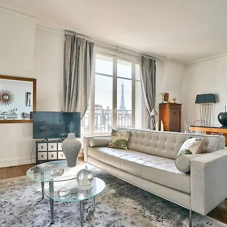 Charming With Eiffel Tower View Apartment Paris