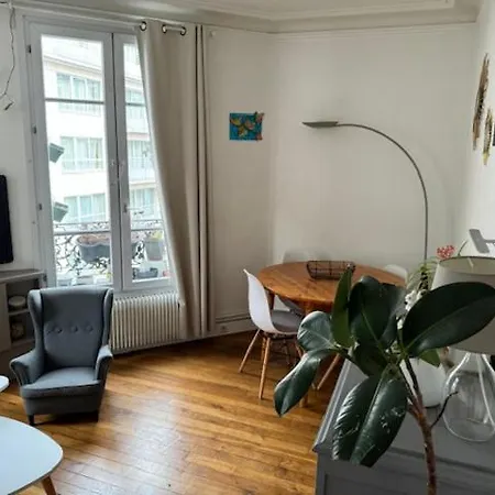 Haussmannien Lumineux, 2 Chambres. Париж