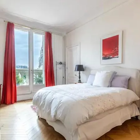 4 Bedroom Luxury Eiffel Tower Apartment