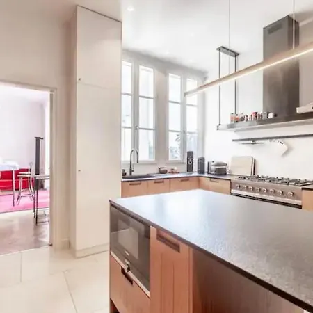 Apartment 4 Bedroom Luxury Eiffel Tower