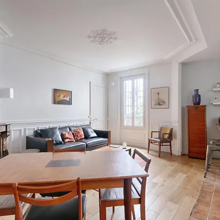 Residor - Haussmanian Flat In The Heart Of Paryż