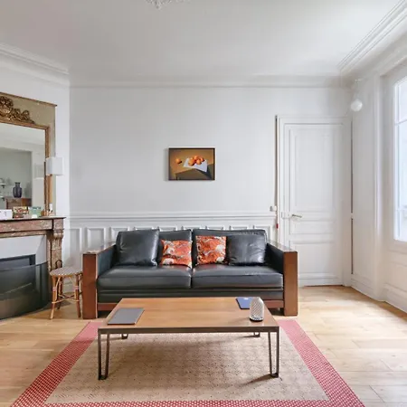 Residor - Haussmanian Flat In The Heart Of