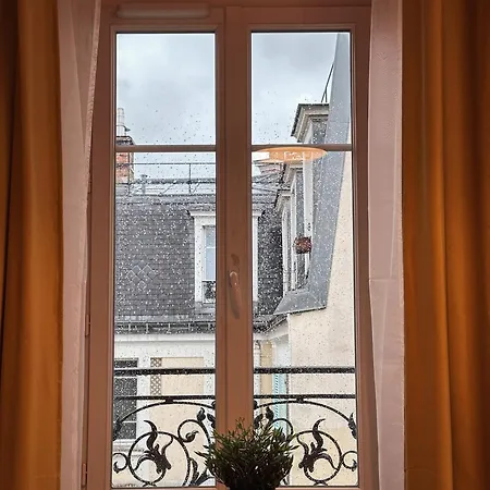 Independant Pres De Montmartre