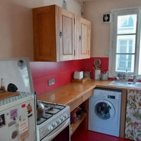 Apartment Joli Parisien, Nation