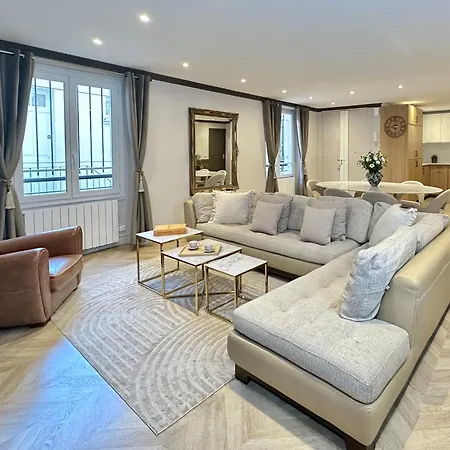 Luxury Family Getaway Near Place Vendome