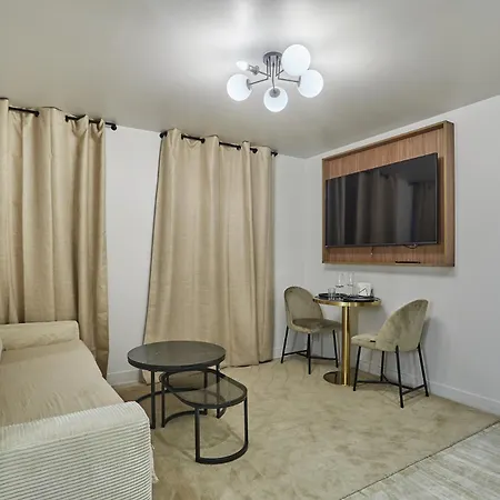 Centre De By Prestige *