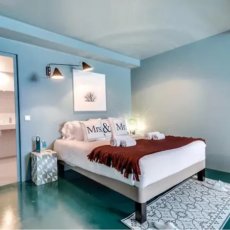 Modern And Bright 2bd For 11 Guests In Le Marais! Paris