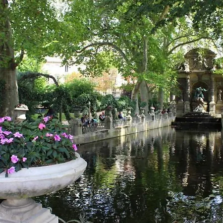 Exclusive Parisian Palace *