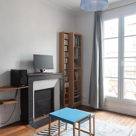 Love Cocoon With Balcony Apartment