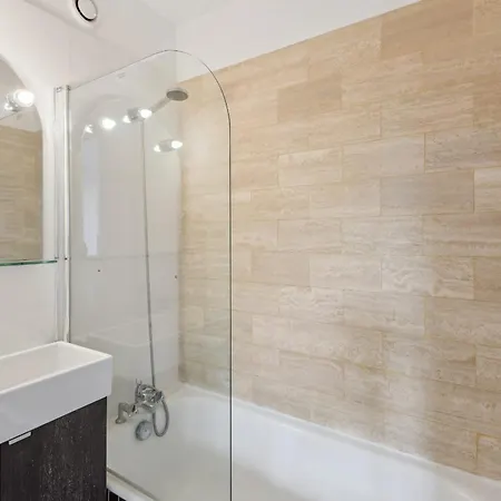 Appartamento 1br Near Historic Sites - Cityapartmentstay *