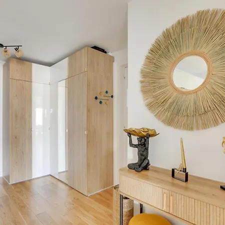 Luxury 75m2 With Eiffel Tower View, 1 Min Metro, Parking Apartment Paris