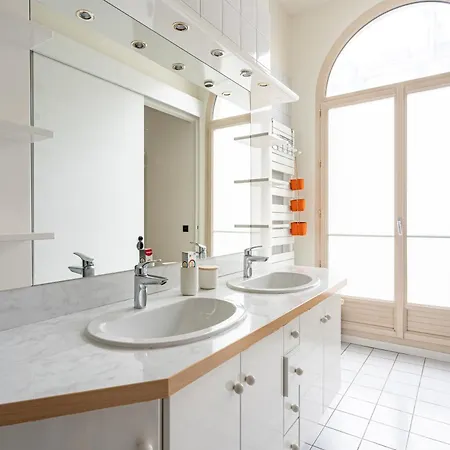 Luxury 4 Bedroom Eiffel Tower View Paris