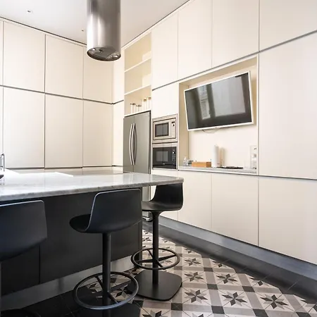 Luxury 4 Bedroom Eiffel Tower View