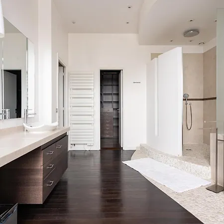 Daire Luxury 4 Bedroom Eiffel Tower View