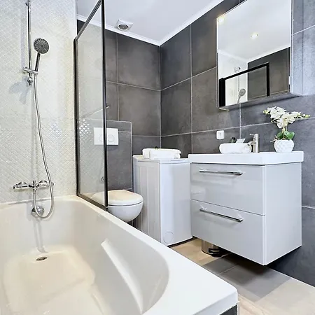 Luxury Family Getaway Near Place Vendome Paris
