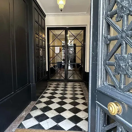 Luxury Family Getaway Near Place Vendome