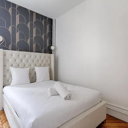 Harmonious Flat Parc Monceau 8p Paris