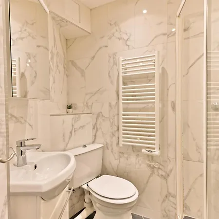 Au Coeur Du Marais - Iv Apartment *