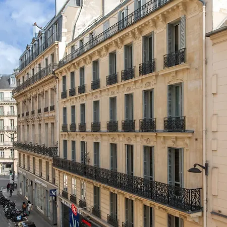 Charming 4 Guests At Galeries Lafayette And Printemps 9th Ard With Air Conditioning Paris