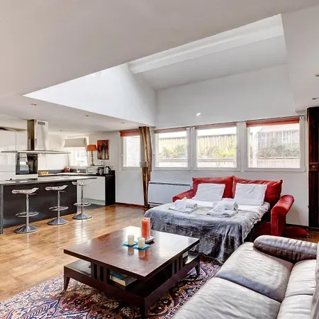 259 Suzy - Superb Duplex In Apartment