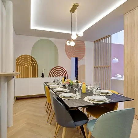 305 Lion - Superb In * Paris