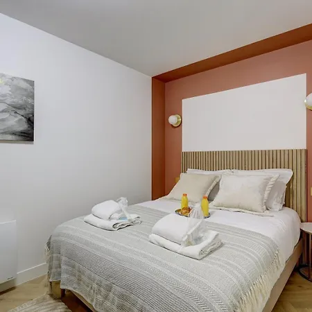 305 Lion - Superb In Apartment *