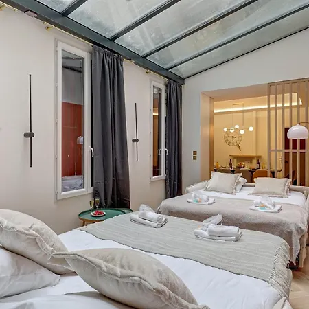 305 Lion - Superb In Apartment *