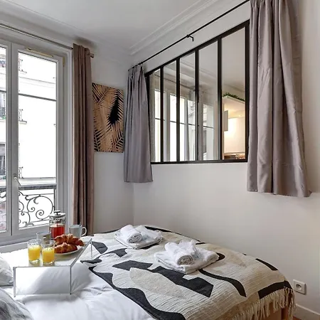 660 Melanie - Superb In Paris