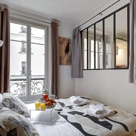 660 Melanie - Superb In * Paris