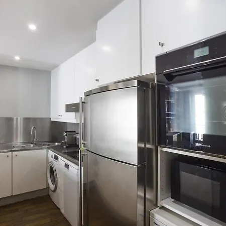 Faubourg Chic Apartment