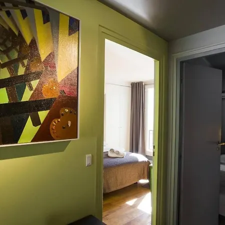 Faubourg Chic Apartment *
