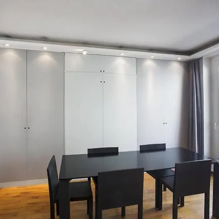 Apartment Faubourg Chic