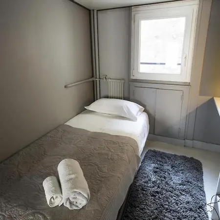 Faubourg Chic Apartment Paris