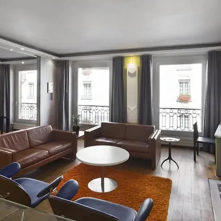 Faubourg Chic Apartment *